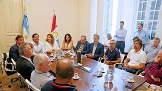 Los médicos santafesinos avalaron la oferta salarial y Pullaro consolida el cierre paritario del sector público