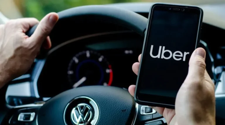 Menos trabas, más trabajo: Franca Grippo y Felipe Ferrández lideran la batalla por la desregulación de Uber en Bahía Blanca