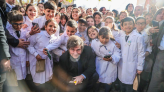 El 82,2% de los argentinos cree que sus hijos tendrán más oportunidades en el país